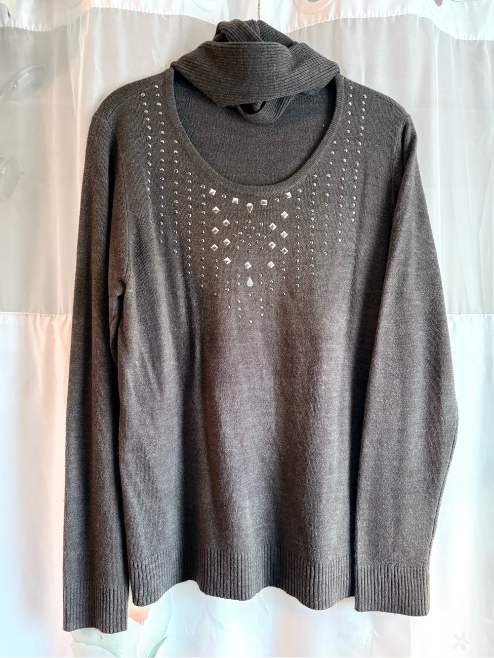 Carolyn Taylor, Grey Embellished Long Sleeve Sweater With Matching Scarf 🧣